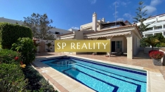 We have for sale this magnificent villa in a unique location, on the seafront on Playa del Duke.