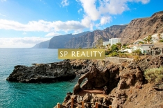 For sale spacious bright renovated 1 bedroom apartment in Los Gigantes, Santiago del Teide!