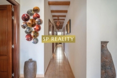 For sale, detached house in Adeje of 200 m2 (120 m2 interior + 60 m2 terraces), with beautiful mountain views.